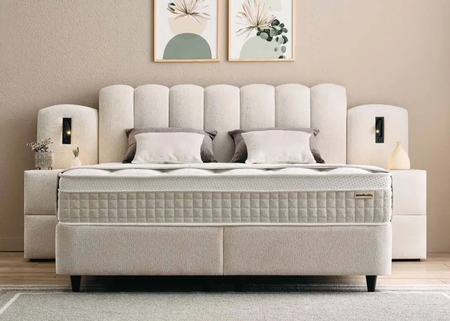 Casa Padrino Luxus Boxspringbett mit gewelltem Kopfteil und Leseleuchten Creme 160 x 200 cm - Luxus Schlafzimmer Möbel
