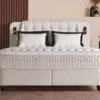 Casa Padrino Luxus Boxspringbett mit gestepptem Kopfteil und Leseleuchten Creme 160 x 200 cm - Luxus Schlafzimmer Möbel