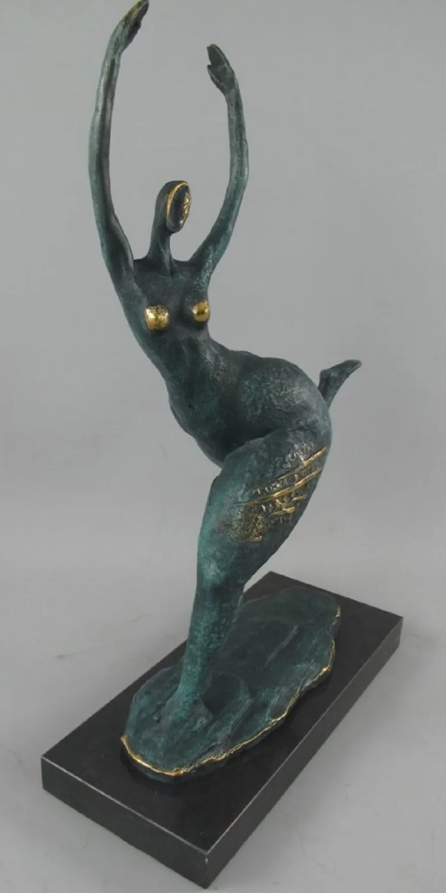 Casa Padrino Luxus Bronze Deko Skulptur Tänzerin Türkis / Gold / Schwarz 35 x 15 x H. 48 cm - Abstrakte Bronze Deko Figur mit Marmorsockel - Schreibtisch Deko - Deko Accessoires
