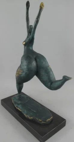 Casa Padrino Luxus Bronze Deko Skulptur Tänzerin Türkis / Gold / Schwarz 35 x 15 x H. 48 cm - Abstrakte Bronze Deko Figur mit Marmorsockel - Schreibtisch Deko - Deko Accessoires