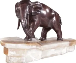 Casa Padrino Luxus Bronzefigur Elefant auf Marmorsockel Bronze / Weiß 44 x 19 x H. 30 cm - Luxus Qualität