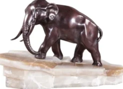 Casa Padrino Luxus Bronzefigur Elefant auf Marmorsockel Bronze / Weiß 44 x 19 x H. 30 cm - Luxus Qualität