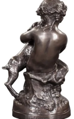 Casa Padrino Luxus Bronzefigur Engel mit Lamm Bronze 21 x 20 x H. 38 cm - Deko Bronze Skulptur