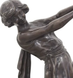 Casa Padrino Luxus Bronzefigur tanzende Dame Bronze / Dunkelbraun 22 x 11 x H. 51 cm - Dekofigur auf Holzsockel