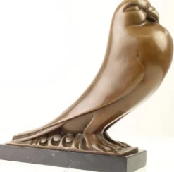 Casa Padrino Luxus Bronzefigur Taube mit Marmorsockel Bronze / Schwarz 31,3 x 9,5 x H. 29,2 cm - Dekofigur