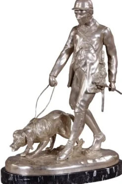 Casa Padrino Luxus Bronzefigur Jäger mit Hund Silber / Schwarz 45 x 28 x H. 61 cm - Bronze Skulptur mit Marmorsockel - Schreibtisch Deko - Wohnzimmer Deko - Luxus Qualität