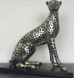 Casa Padrino Luxus Bronzefigur Silber / Schwarz 37 x 15 x H. 40 cm - Sitzender Gepard mit Marmorsockel