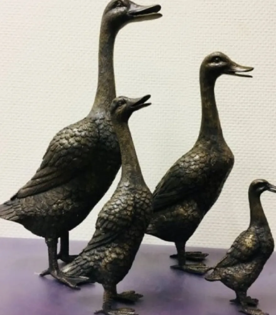 Casa Padrino Luxus Bronzefiguren Set Entenfamilie Bronze / Gold 15 x 15 x H. 53 cm - Luxus Dekofiguren