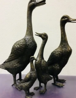 Casa Padrino Luxus Bronzefiguren Set Entenfamilie Bronze / Gold 15 x 15 x H. 53 cm - Luxus Dekofiguren