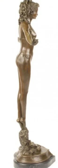 Casa Padrino Luxus Bronze Figur Frauenfigur auf Natursteinsockel - Art Deco Skulptur, 70.5 cm