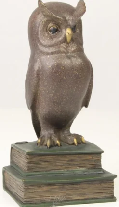 Casa Padrino Luxus Bronzefigur die weise Eule Mehrfarbig 11 x 9,5 x H. 22,5 cm - Dekofigur