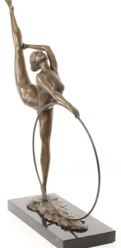 Casa Padrino Luxus Bronzefigur Hula Hoop Tänzerin Bronze / Schwarz 46,2 x 14,2 x H. 57 cm - Deko Bronze Skulptur mit Marmorsockel