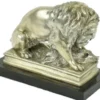 Casa Padrino Luxus Bronzefigur mit Marmorsockel Löwe mit Beute Silber / Schwarz 26 x 10 x H. 20 cm - Versilberte Bronze Skulptur