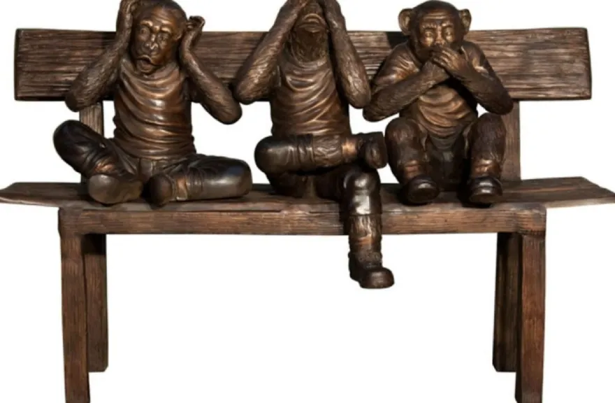 Casa Padrino Luxus Bronze Skulptur 3 Affen auf Sitzbank 112 x 46 x H. 76 cm - Wohnzimmer Deko Figur - Luxus Deko Accessoires