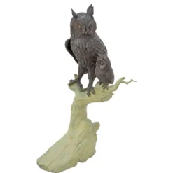 Casa Padrino Luxus Bronze Skulptur Eule mit Jungtier auf Baumstumpf Bronze / Grün 55 x 53 x H. 105 cm - Große Bronzefigur - Deko Figur