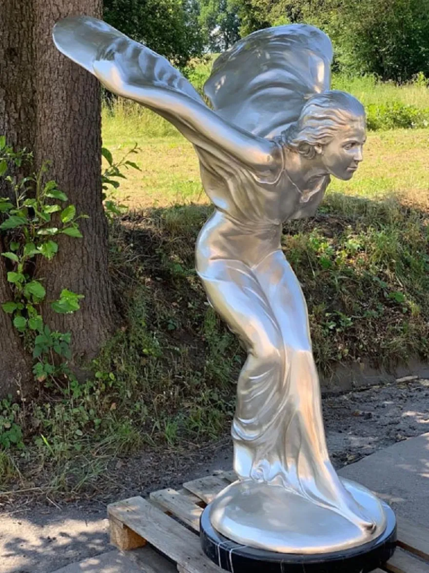 Casa Padrino Luxus Bronze Skulptur Spirit of Ecstasy Frau mit Flügel Silber / Schwarz 117 x 122 x H. 168 cm - Riesige Bronzefigur mit Marmorsockel - Luxus Deko Accessoires