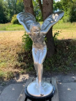 Casa Padrino Luxus Bronze Skulptur Spirit of Ecstasy Frau mit Flügel Silber / Schwarz 117 x 122 x H. 168 cm - Riesige Bronzefigur mit Marmorsockel - Luxus Deko Accessoires