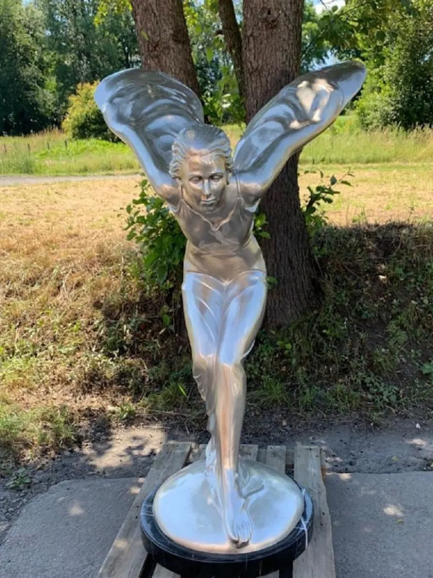 Casa Padrino Luxus Bronze Skulptur Spirit of Ecstasy Frau mit Flügel Silber / Schwarz 117 x 122 x H. 168 cm - Riesige Bronzefigur mit Marmorsockel - Luxus Deko Accessoires