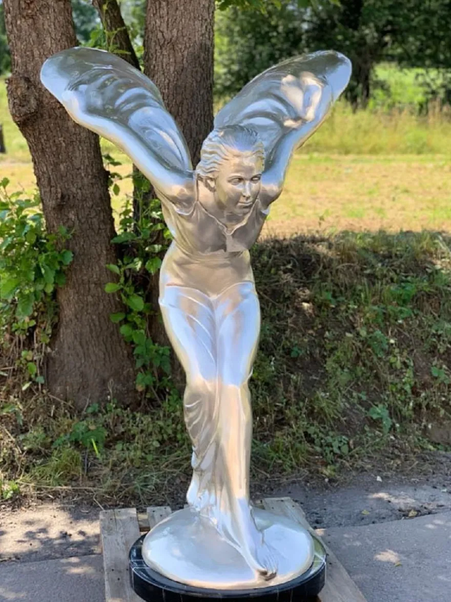 Casa Padrino Luxus Bronze Skulptur Spirit of Ecstasy Frau mit Flügel Silber / Schwarz 117 x 122 x H. 168 cm - Riesige Bronzefigur mit Marmorsockel - Luxus Deko Accessoires