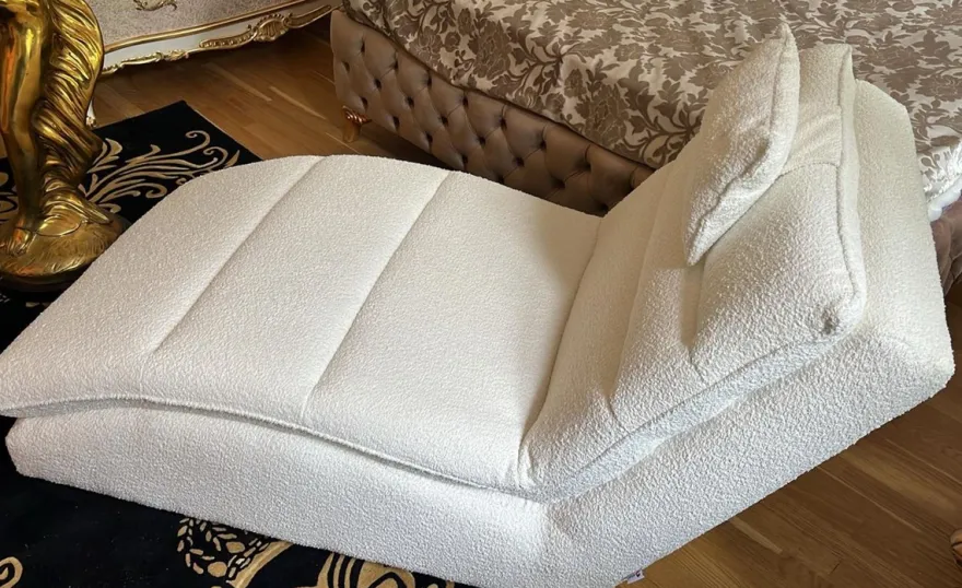 Casa Padrino Luxus Chaiselongue mit Kopfkissen Weiß 170 cm