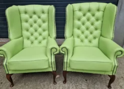 Casa Padrino Luxus Chesterfield Echtleder Ohrensessel Hellgrün / Dunkelbraun H. 110 cm