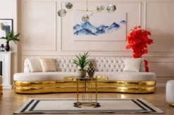 Casa Padrino Luxus Chesterfield 4er Sofa Creme / Gold 340 x 105 x H. 82 cm - Gebogenes Chesterfield Wohnzimmer Sofa - Wohnzimmer Möbel - Chesterfield Möbel - Luxus Möbel - Luxus Einrichtung