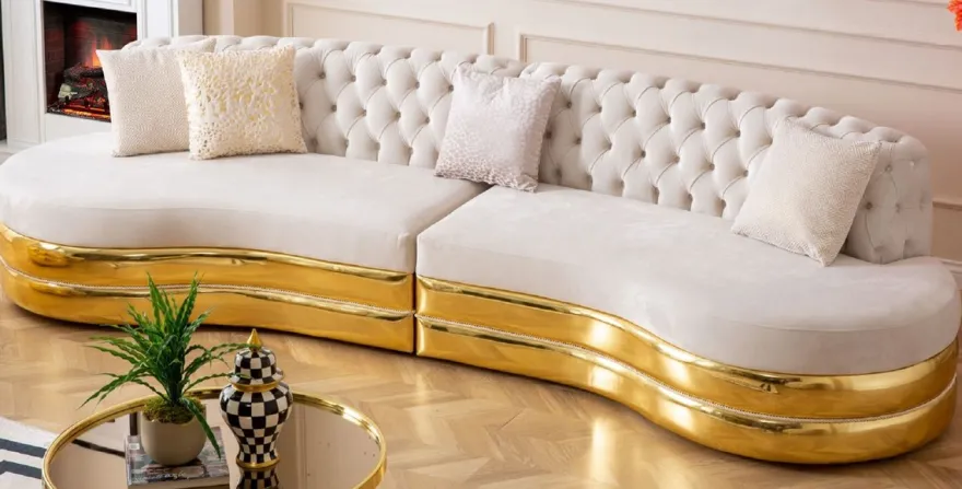 Casa Padrino Luxus Chesterfield 4er Sofa Creme / Gold 340 x 105 x H. 82 cm - Gebogenes Chesterfield Wohnzimmer Sofa - Wohnzimmer Möbel - Chesterfield Möbel - Luxus Möbel - Luxus Einrichtung