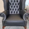Casa Padrino Luxus Chesterfield Ohrensessel Schwarz / Dunkelbraun 98 x 90 x H. 110 cm - Echtleder Chesterfield Wohnzimmer Sessel - Wohnzimmer Möbel - Chesterfield Möbel - Luxus Leder Möbel
