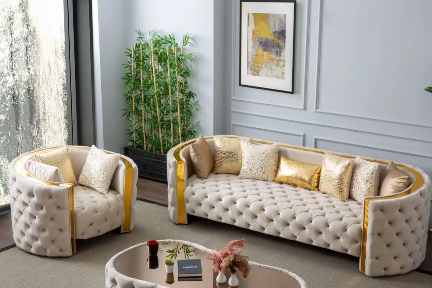 Casa Padrino Luxus Chesterfield 3er Sofa Creme / Gold 260 x 100 x H. 75 cm - Chesterfield Wohnzimmer Sofa - Wohnzimmer Möbel - Chesterfield Möbel - Luxus Möbel - Luxus Einrichtung - Möbel Luxus
