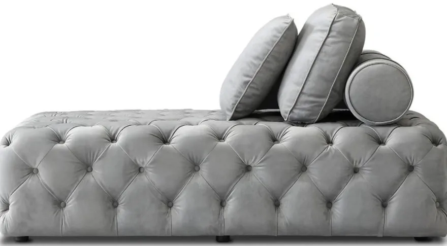 Casa Padrino Luxus Chesterfield Samt Chaiselongue mit 3 Kissen Grau 162 x 90 x H. 65 cm - Chesterfield Möbel - Wohnzimmer Möbel