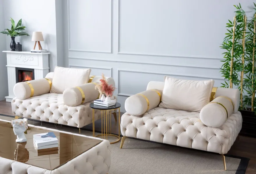 Casa Padrino Luxus Chesterfield Sessel Creme / Gold 130 x 115 x H. 70 cm - Chesterfield Wohnzimmer Sessel - Wohnzimmer Möbel - Chesterfield Möbel - Luxus Möbel - Luxus Einrichtung - Möbel Luxus