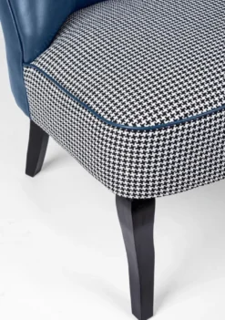 Casa Padrino Luxus Chesterfield Kunstleder Sofa Blau / Weiß / Schwarz 136 x 66 x H. 76 cm - Wohnzimmer Sofa - Wohnzimmer Möbel - Chesterfield Möbel - Luxus Möbel - Luxus Einrichtung