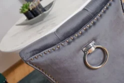 Casa Padrino Luxus Chesterfield Esszimmer Stuhl Grau / Silber / Schwarz - Küchenstuhl mit Samtstoff - Esszimmer Möbel