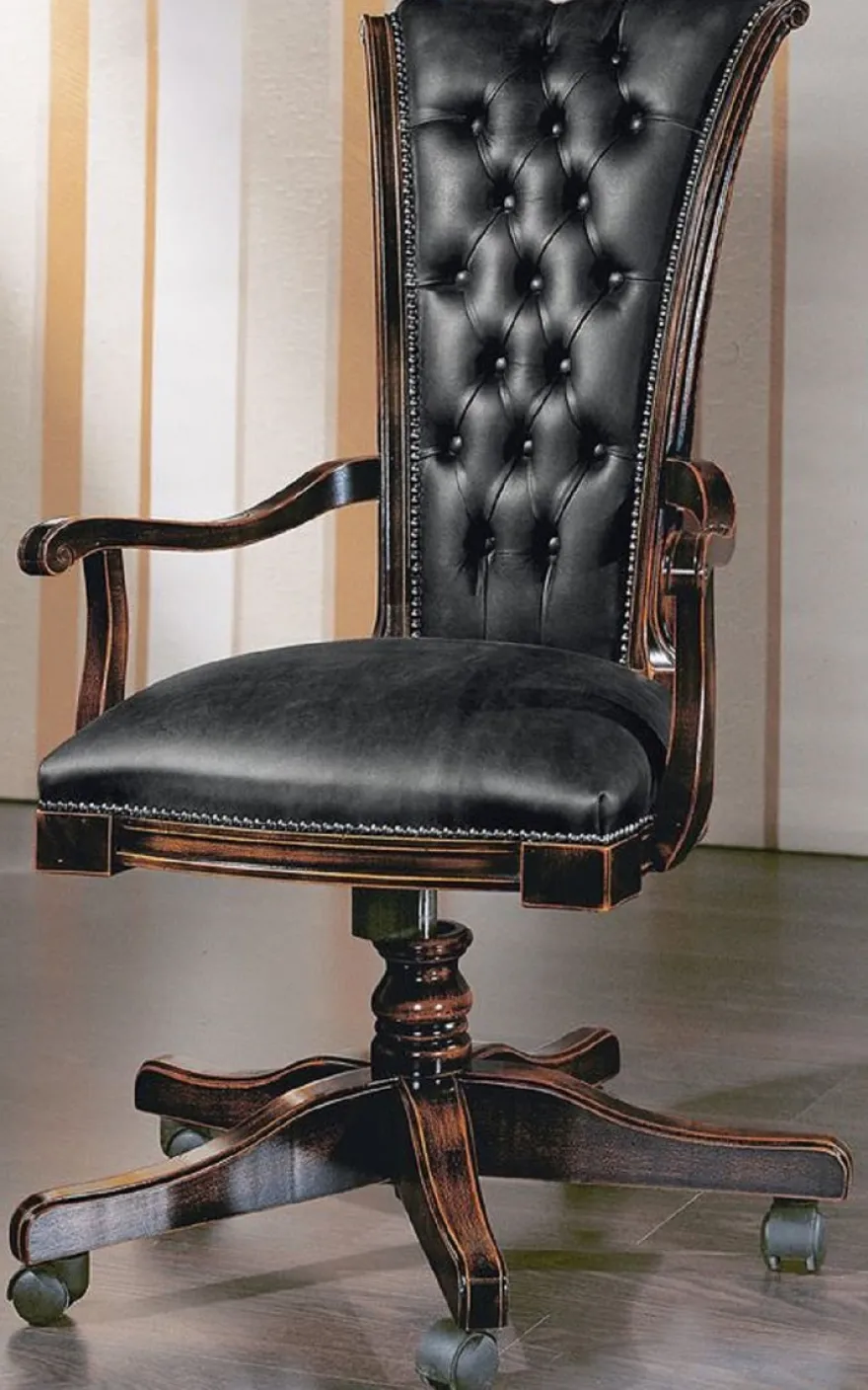 Casa Padrino Luxus Chesterfield Bürostuhl Vintage Schwarz / Dunkelbraun 64 x 49 x H. 107-117 cm - Höhenverstellbarer Schreibtischstuhl mit Echtleder - Büromöbel - Chesterfield Möbel - Echtleder Möbel