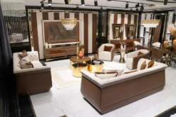 Casa Padrino Luxus Chesterfield Sofa Naturfarben / Braun / Grau - Wohnzimmer Sofa - Hotel Sofa - Wohnzimmer Möbel - Hotel Möbel - Chesterfield Möbel - Luxus Möbel - Luxus Einrichtung