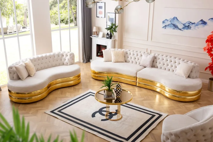 Casa Padrino Luxus Chesterfield 3er Sofa Creme / Gold 230 x 105 x H. 82 cm - Gebogenes Chesterfield Wohnzimmer Sofa - Wohnzimmer Möbel - Chesterfield Möbel - Luxus Möbel - Luxus Einrichtung