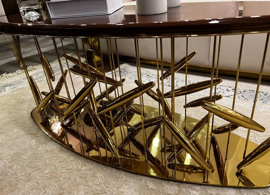 Casa Padrino Luxus Couchtisch Braun / Gold 120 x 51 x H. 47 cm - Ovaler Edelstahl Wohnzimmertisch mit Massivholz Tischplatte - Wohnzimmer Möbel - Hotel Möbel - Luxus Möbel
