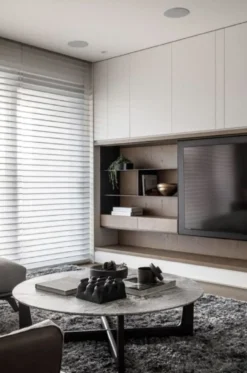 Casa Padrino Luxus Couchtisch Weiß / Schwarz Ø 120 x H. 35 cm - Runder Massivholz Wohnzimmertisch mit Marmorplatte - Luxus Wohnzimmer Möbel