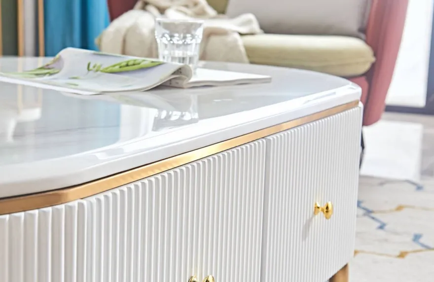 Casa Padrino Luxus Couchtisch Weiß / Messingfarben / Gold 130 x 70 x H. 42 cm - Moderner Wohnzimmertisch mit 4 Schubladen - Moderne Wohnzimmer Möbel