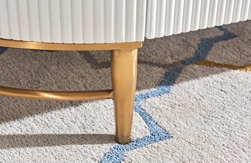 Casa Padrino Luxus Couchtisch Weiß / Messingfarben / Gold 130 x 70 x H. 42 cm - Moderner Wohnzimmertisch mit 4 Schubladen - Moderne Wohnzimmer Möbel