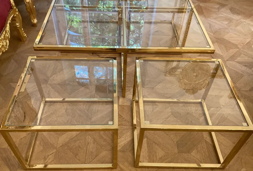 Casa Padrino Luxus Couchtisch Gold 100 x 100 x H. 40 cm - Quadratischer Wohnzimmertisch mit 4 herausziehbaren Beistelltischen - Wohnzimmer Möbel - Luxus Möbel - Luxus Einrichtung
