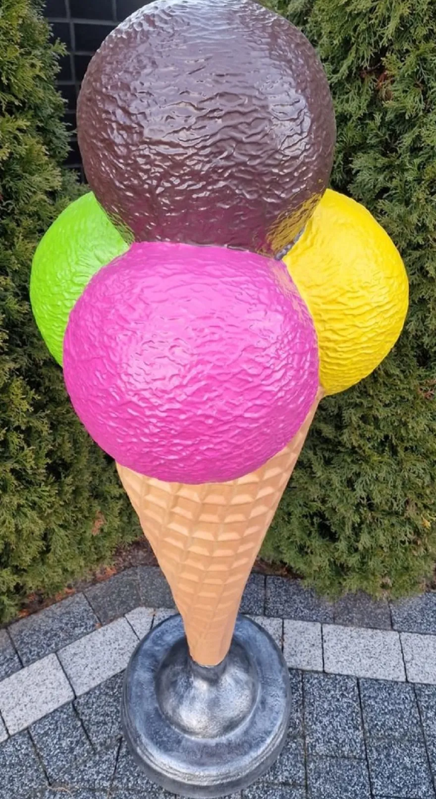 Casa Padrino Luxus Deko Eis im Hörnchen Mehrfarbig H. 175 cm - Großes Deko Eis - Wetterbeständiges XXL Deko Eis - Gastronomie Dekoration - Eisdielen Dekoration - Restaurant Dekoration