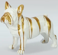 Casa Padrino Luxus Deko Figur Hund Bulldogge Weiß / Gold 89 x H. 68 cm - Kunstharz Deko Skulptur - Wohnzimmer Deko - Luxus Deko Tierfigur
