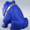 Casa Padrino Luxus Deko Figur Hund Bulldogge mit Halskette Blau / Gold H. 55 cm - Kunstharz Deko Skulptur - Wohnzimmer Deko - Luxus Deko Tierfigur