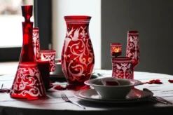 Casa Padrino Luxus Deko Glas Vase Rot / Silber Ø 14 x H. 30 cm - Handgefertigte und handgravierte Blumenvase - Hotel & Restaurant Accessoires - Luxus Qualität