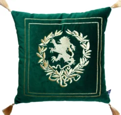 Casa Padrino Luxus Deko Kissen Wappen Dunkelgrün / Gold mit goldenen Troddeln 45 x 45 cm - Feinster Samtstoff - Luxus Wohndeko