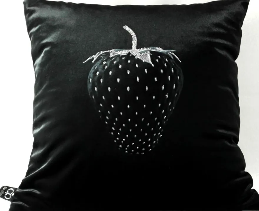 Casa Padrino Luxus Deko Kissen Strawberry mit Bling Bling Glitzersteinen Schwarz / Silber 45 x 45 cm - Feinster Samtstoff - Luxus Deko Accessoires