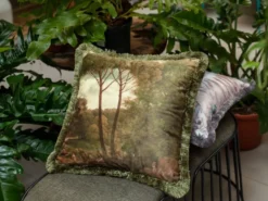 Casa Padrino Luxus Deko Kissen Landschaft Mehrfarbig / Grün 45 x 45 cm - Bedrucktes Samt Kissen mit Fransen - Luxus Kollektion