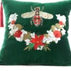 Casa Padrino Luxus Deko Kissen mit Troddeln Bee Grün / Mehrfarbig 45 x 45 cm - Feinster Samtstoff - Luxus Deko Accessoires