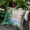 Casa Padrino Luxus Deko Kissen Dschungel & Tiger Mehrfarbig / Grün 45 x 45 cm - Bedrucktes Samt Kissen mit Fransen - Edles Zierkissen - Luxus Kollektion